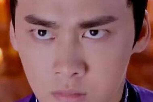 下三白眼的男人
