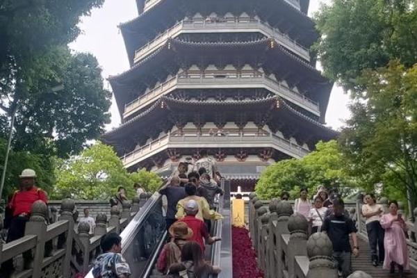 雷峰塔哪年建的 雷峰塔是什么时候建的