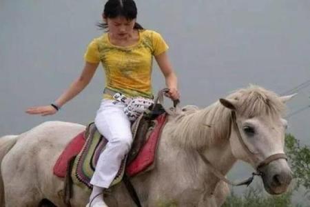 天生却是红屁股什么生肖