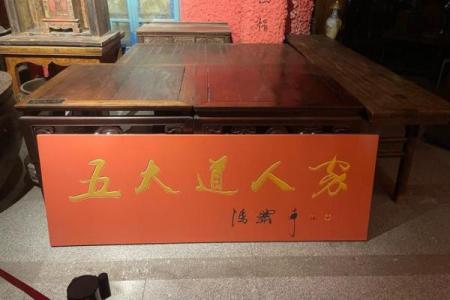 ‌扭转乾坤打一个生肖 → 牛（牛力大，扭转乾坤）‌