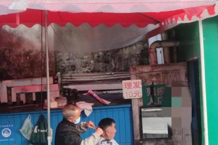 老剃头师傅和我给小沙剃头有什么不同 老剃头师傅在给小沙理发时,小沙的感受是什么