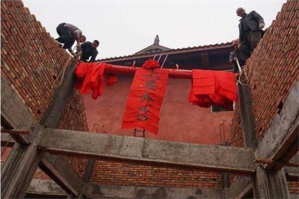 自建房上梁需要准备哪些祭品？附详细仪式流程与吉时吉日选择