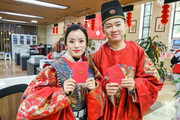 领证黄道吉日查询免费版：2023年适合领结婚证的良辰吉日推荐